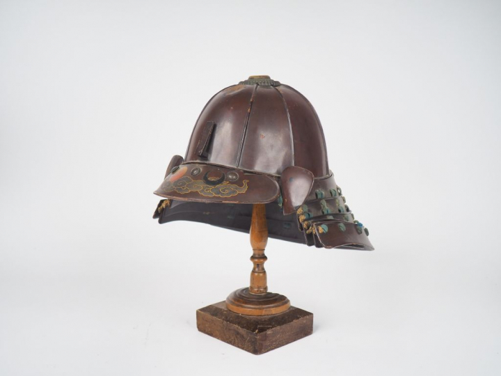 Japon, XVIIe - XVIIIe siècle, Casque SUJI-BACHI KABUTO à huit plaques 