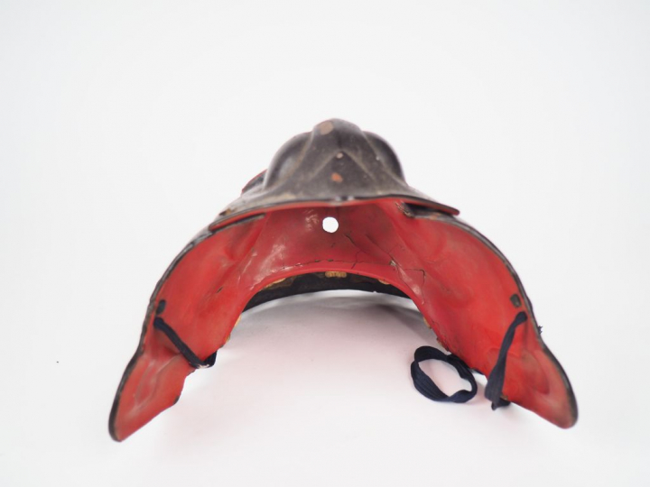 Japon, XVIIIe siècle,  Masque MEMPÔ de type ressei, en fer laqué brun 