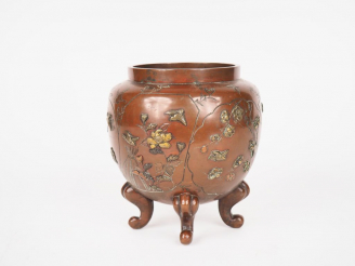 Vente aux enchères Japon, période Meiji vers 1900,  Brûle parfum en bronze de patine brun