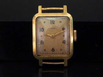 Vente aux enchères CYMA Boitier de montre en or jaune.  Cadran carré à chiffres arabes et