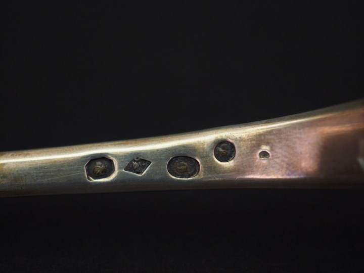 Cuillère à olives fin XVIIIème - début XIXème en argent, poinçon au Co