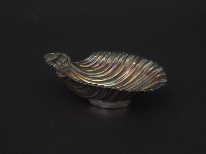 Vide-poche Restauration en argent, poinçon Vieillard, en forme de coqu