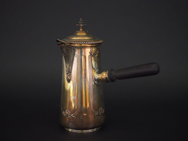 Chocolatière de style Louis XV en argent, poinçon Minerve, à décor de 