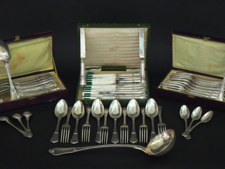 Partie de ménagère en argent, poinçon Minerve, à décor d'entrelacs et 