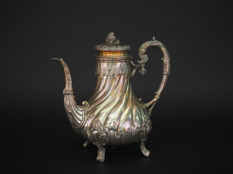 Vente aux enchères Verseuse Napoléon III de style rocaille en argent, poinçon Minerve, à 