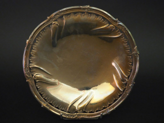 Vente aux enchères Coupe sur talon de style Louis XV en argent, poinçon Minerve, à décor 