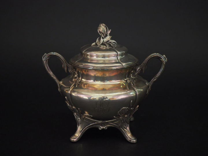 Sucrier de style Art Nouveau en argent, poinçon Minerve, à décor d'iri