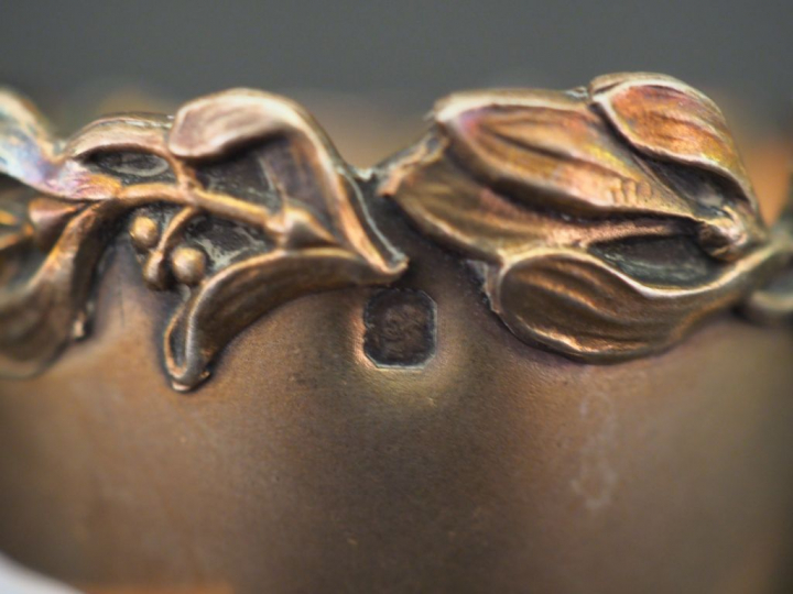 Ensemble comprenant :  - un coquetier de style Louis XV en argent, poi