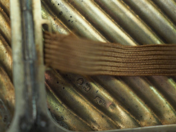 Ensemble comprenant :  - une assiette à bouilli en argent, poinçon Min