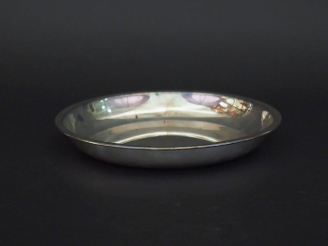 Vente aux enchères Petit plat creux en Alpaka. H. 3 cm Diam. 22,5 cm  Poids. 393 g   