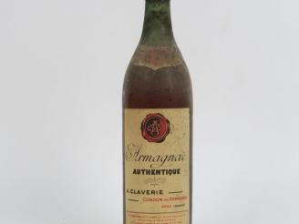 Vente aux enchères 1 VIEILLE BOUTEILLE ARMAGNAC 'AUTHENTIQUE' CLAVERIE '***'
