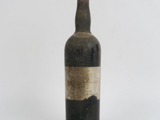 Vente aux enchères 1 VIEILLE BOUTEILLE BANYULS VIEUX - EA/BS