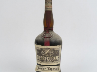 Vente aux enchères 1 VIEILLE BOUTEILLE CHERRY COGNAC GRAND MARNIER - BS