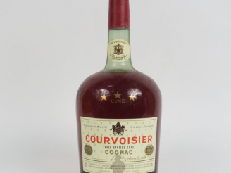 Vente aux enchères 1 MAGNUM COGNAC COURVOISIER ' TROIS ETOILES LUXE' - COFFRET