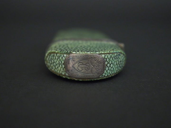 Paire de lunettes XIXème en verre et argent à branches pliables, dans 