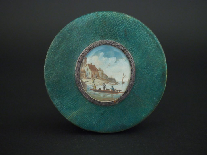 Boîte fin XVIIIème début XIXème en galuchat vert, intérieur en écaille