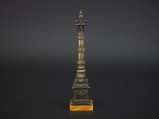 Vente aux enchères Souvenir du Grand Tour.  "colonne antique" Bronze et marbre jaune.  H.