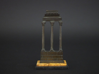 Vente aux enchères Souvenir du Grand Tour.  "portique antique" Bronze, socle en marbre ja