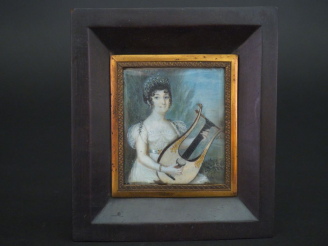 Vente aux enchères Miniature première moitié du XIXème "portrait de musicienne". Dim. 6 x