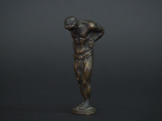 Vente aux enchères Cachet Napoléon III en bronze en forme d'atlante.  H. 7 cm