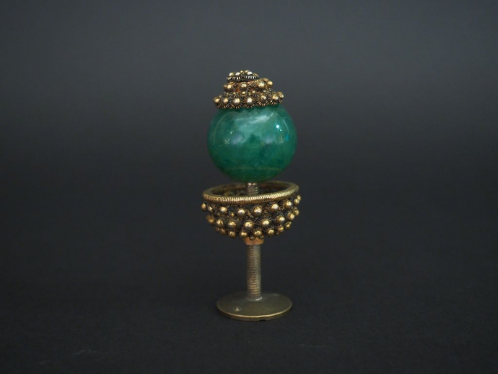 	Bouton de coiffe de mandarin. Dim. 7.5 cm.