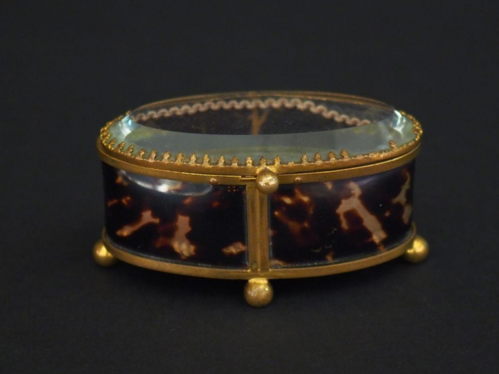 Boite à bijoux Napoléon III de style Louis XVI en écaille, verre et la