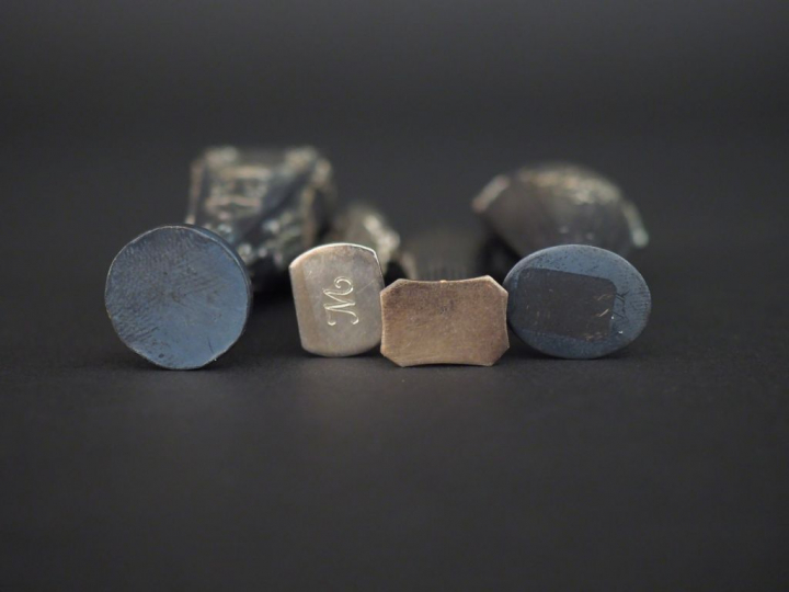 4 différents cachets Napoléon III ou 1900 en argent ou métal argenté.