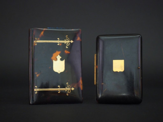 Vente aux enchères Carnet de bal Napoléon III en écaille et métal doré à décor de cartouc