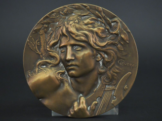 Vente aux enchères L. COUDRAY.  "allégorie de la musique" Médaille en bronze. Signée.  Di