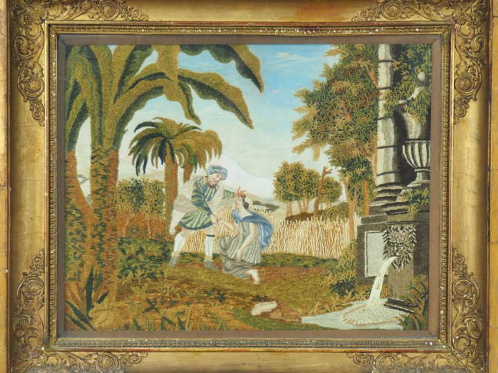 Soie brodée XIXème  "scène galante près d'une fontaine". Dans son cadr