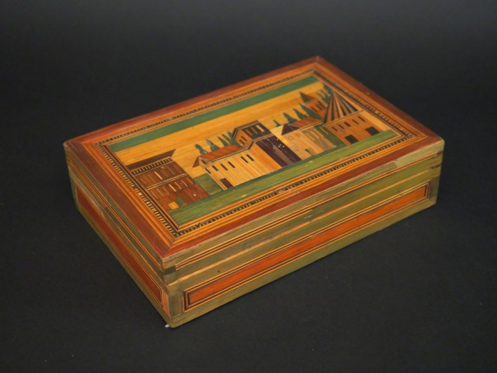 Boite à couture XIXème en marqueterie de paille polychrome, à décor d'