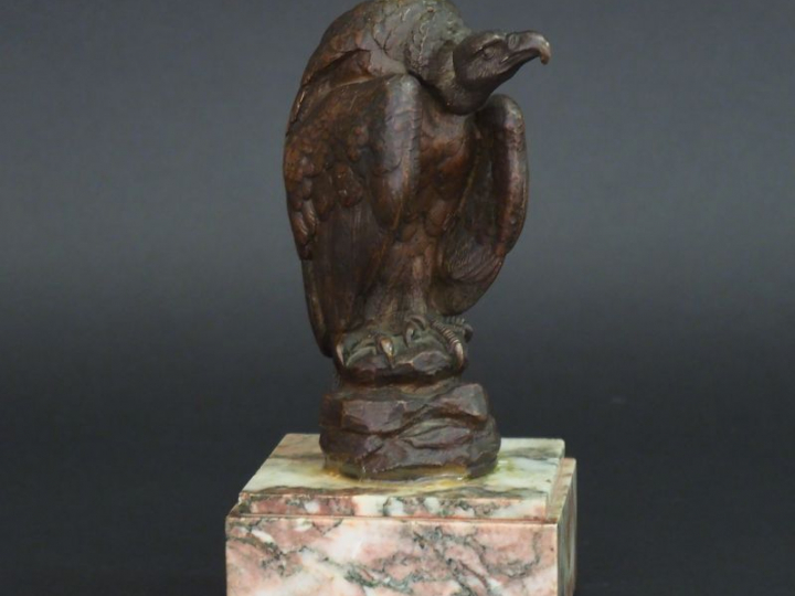 Sujet XIXème en bronze à patine brune "rapace" sur son socle en marbre