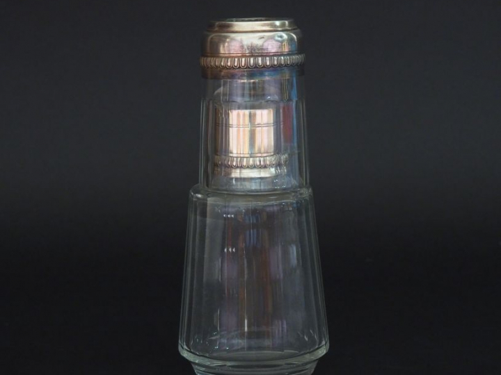 Verre à eau en cristal, monture en argent, à décor de cannelures compr