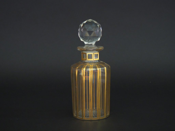 Flacon à liqueur Napoléon III en cristal à décor de liseré doré. H. 19