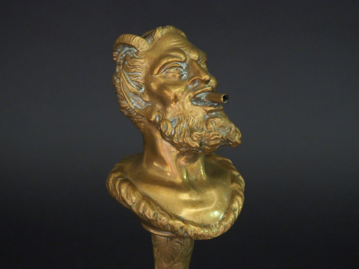 Encrier Napoléon III en bronze en forme de buste de faune sur une patt