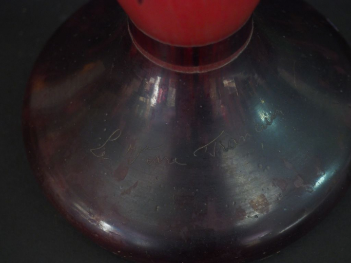 LE VERRE FRANCAIS.  Vase "prunes"  Signé H. 45 cm