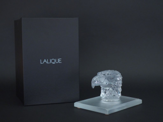 Vente aux enchères LALIQUE France. "Tête d'aigle" Sujet en cristal Signé  avec sa boite