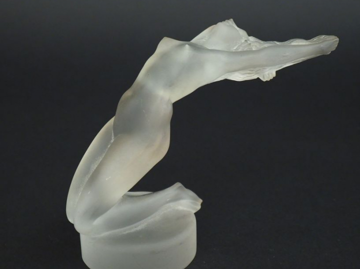 LALIQUE France. "Chrysis". Sculpture en cristal moulé-préssé satiné. S