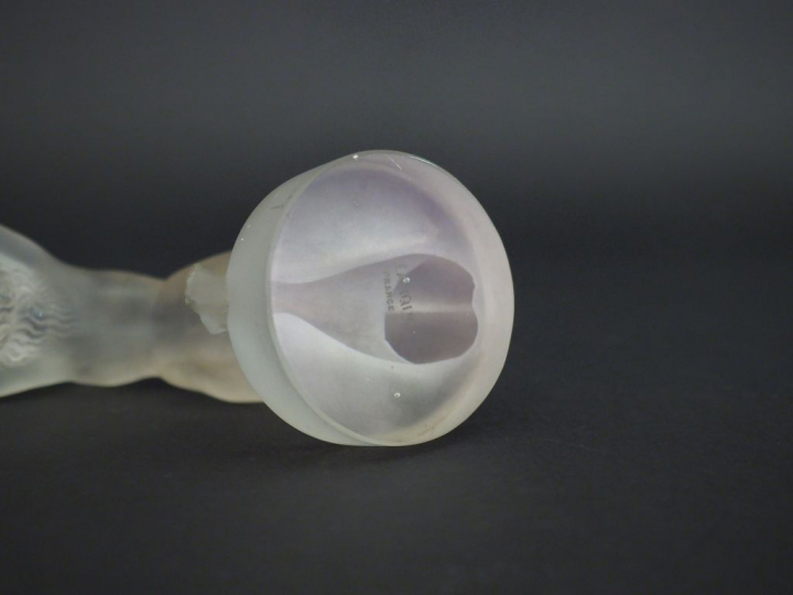 LALIQUE France. "Chrysis". Sculpture en cristal moulé-préssé satiné. S