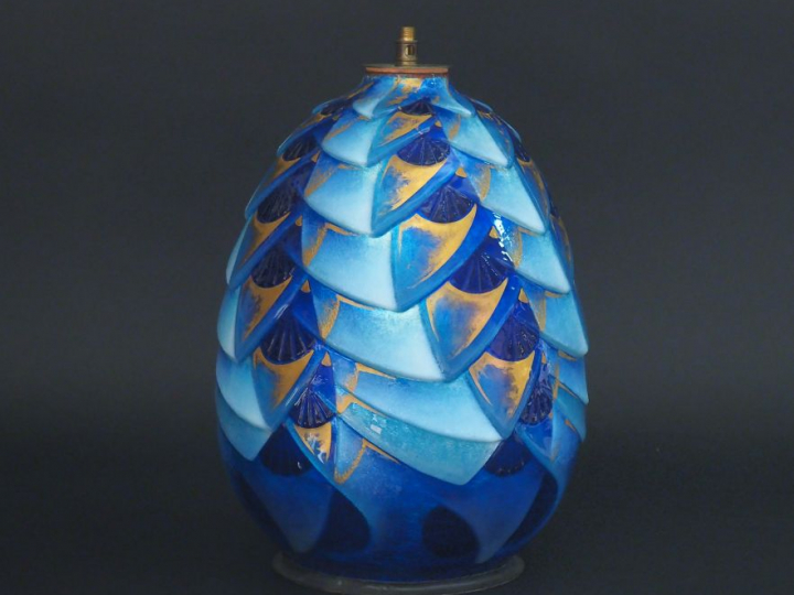 Camille FAURE à Limoges. Vase ovoide Art Déco en émaux, en camaieu de 