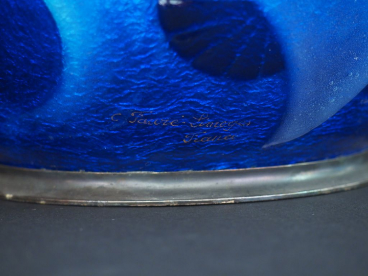 Camille FAURE à Limoges. Vase ovoide Art Déco en émaux, en camaieu de 