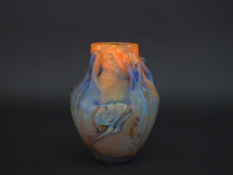 Vente aux enchères Jean Claude NOVARO. Vase en pâte de verre à décor intercalaire  de mot