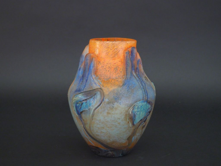 Jean Claude NOVARO. Vase en pâte de verre à décor intercalaire  de mot