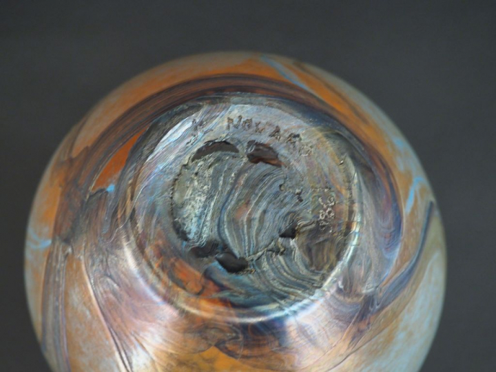 Jean Claude NOVARO. Vase en pâte de verre à décor intercalaire  de mot