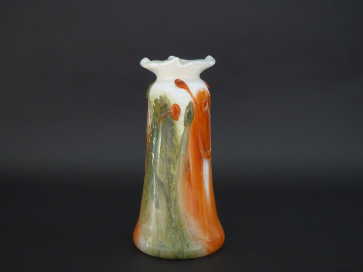 Vase en verre soufflé, à décor intercalaire et appliqué à chaud de mot