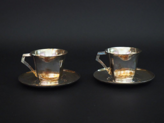 Vente aux enchères GALLIA.  Paire de tasses et sous tasses en métal argenté de style Art 