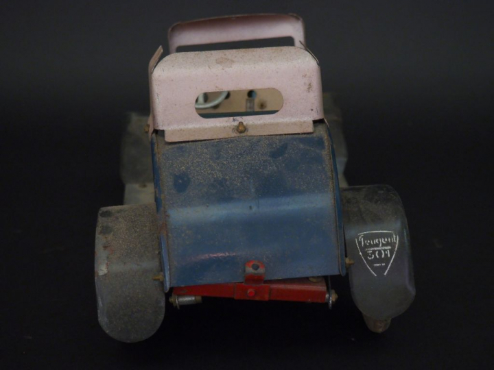 PEUGEOT 301.  Les jouets scientifiques. L. 32 cm  (pour pièces). Exper