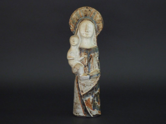 Vente aux enchères Jean DERVAL. "Vierge à l'enfant" Sculpture en céramique polychrome. Si