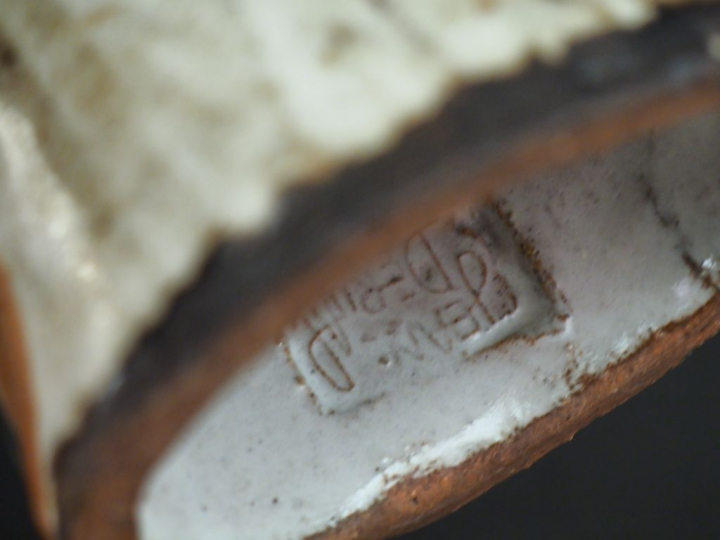 Jean DERVAL. "Vierge à l'enfant" Sculpture en céramique polychrome. Si