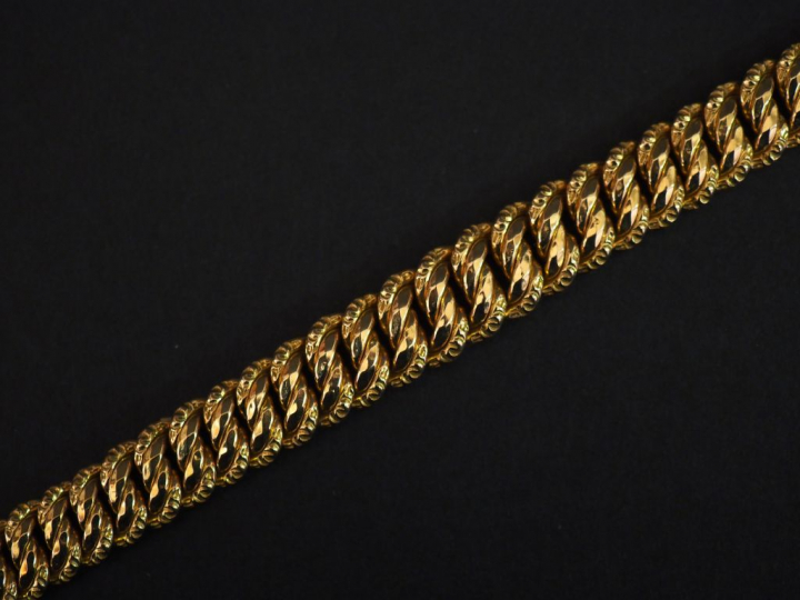 Collier souple en or jaune, maille américaine.  Long. 38 cm Poids. 29,